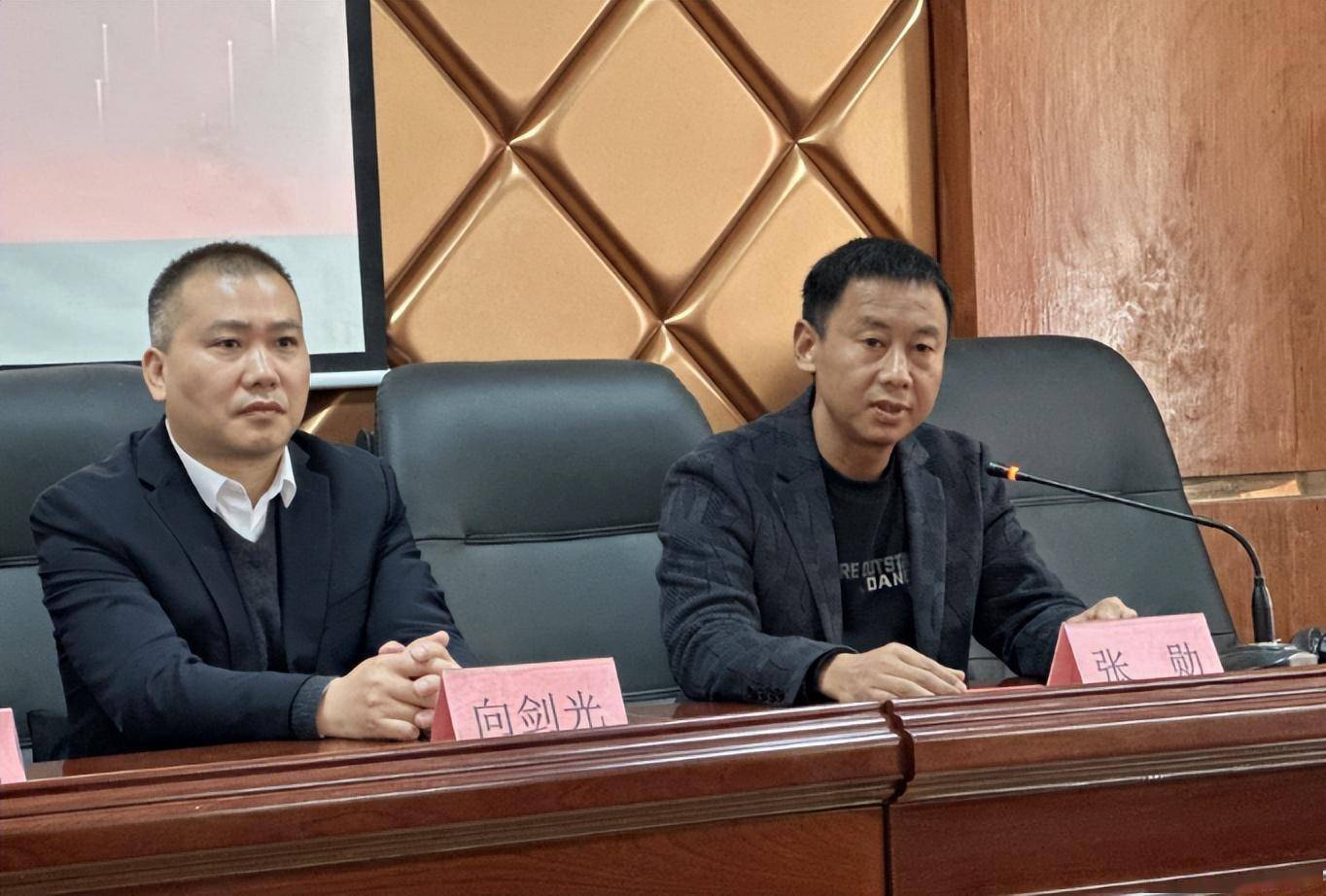 得到了中共会同县委统战部的大力支持,中共会同县委统战部副部长,会同