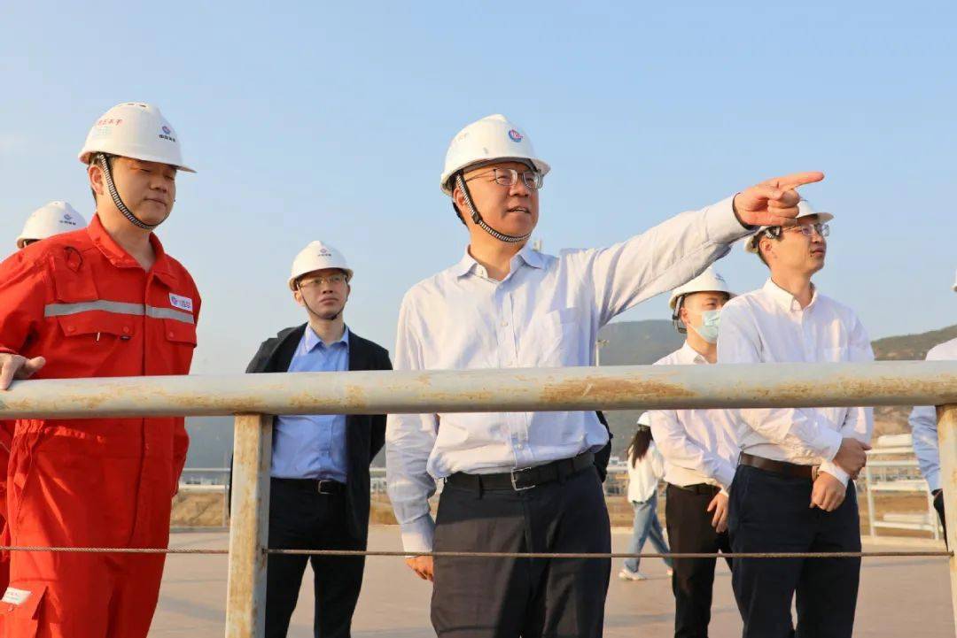 3月10日下午,金湾区委书记,珠海经济技术开发区党工委书记梁耀斌率队