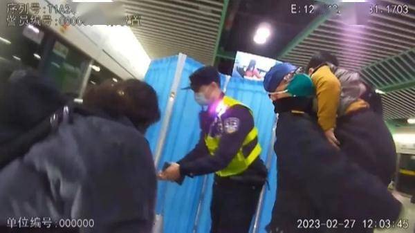 揪心！上海地铁12号线，5岁男童突然晕倒，幸好……