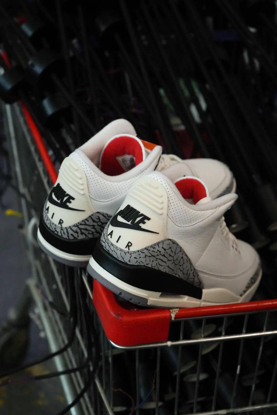 kicks lounge