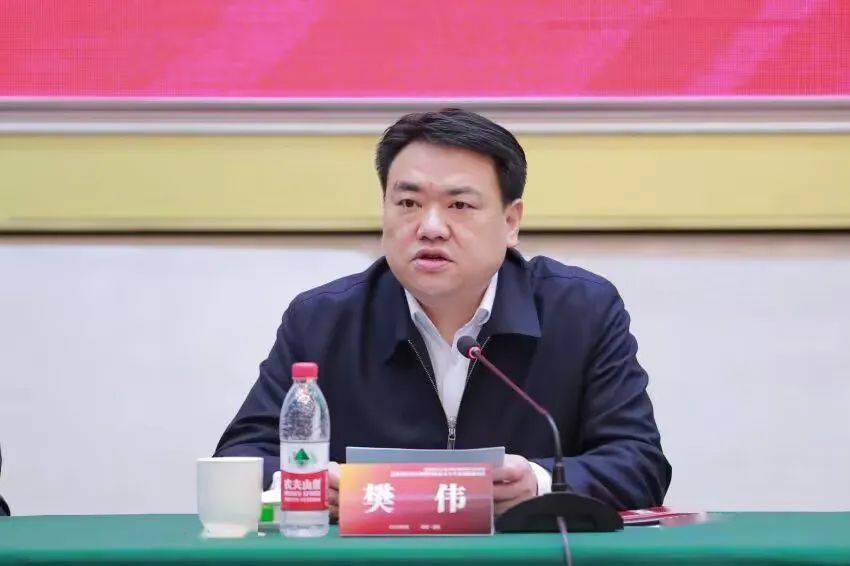 西南政法大学党委书记樊伟西南政法大学党委副书记吴钰鸿会议现场开幕