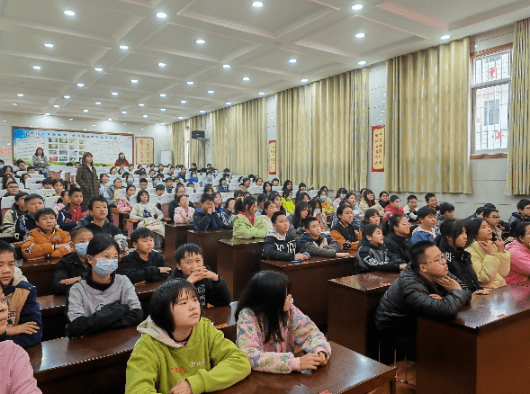 邵东市城区一中深入开展"学雷锋 树新风"系列活动_同志_校园_精神文明