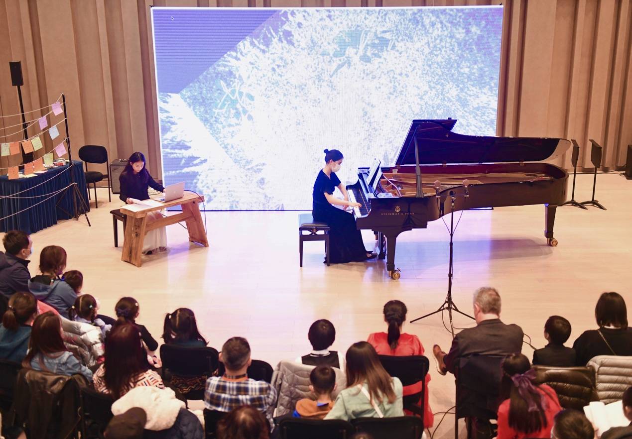 一场音乐科技秀，钢琴家柴琼妍和学生玩转元宇宙