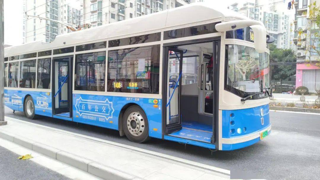公交14路"上海印象"复古款新车上路啦!_杨浦_电车_智能