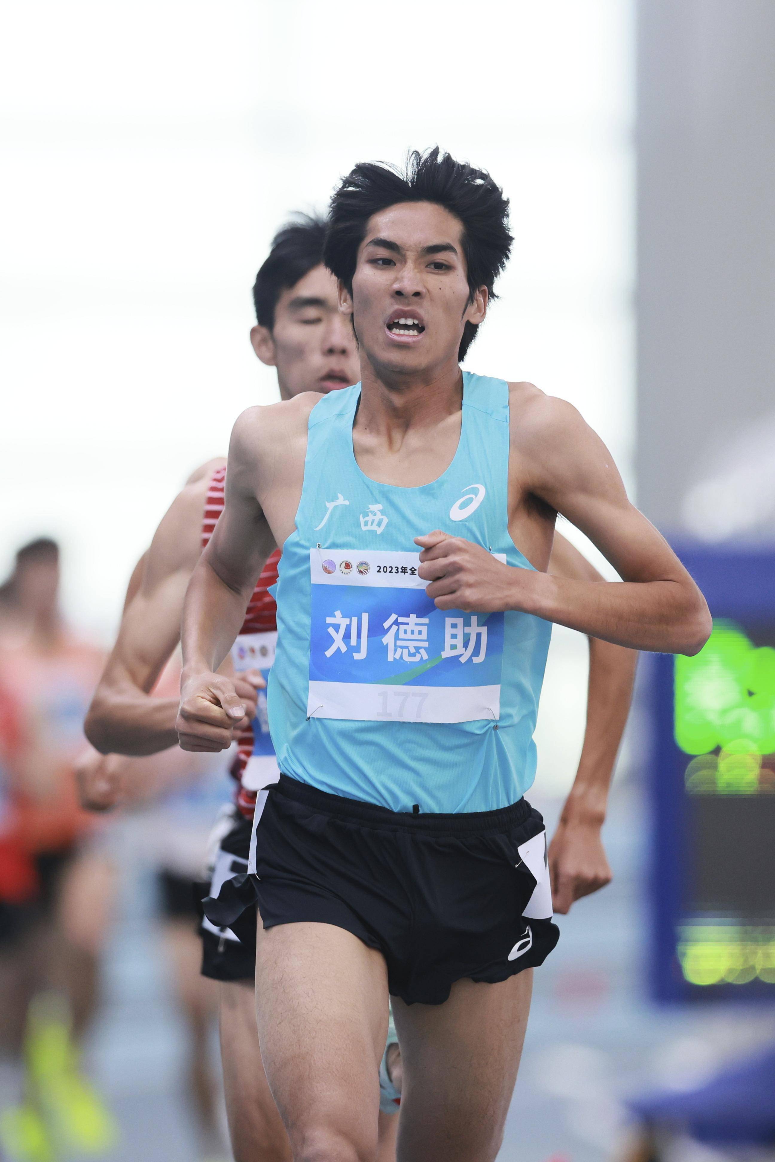 广西选手刘德助打破男子1500米全国室内纪录