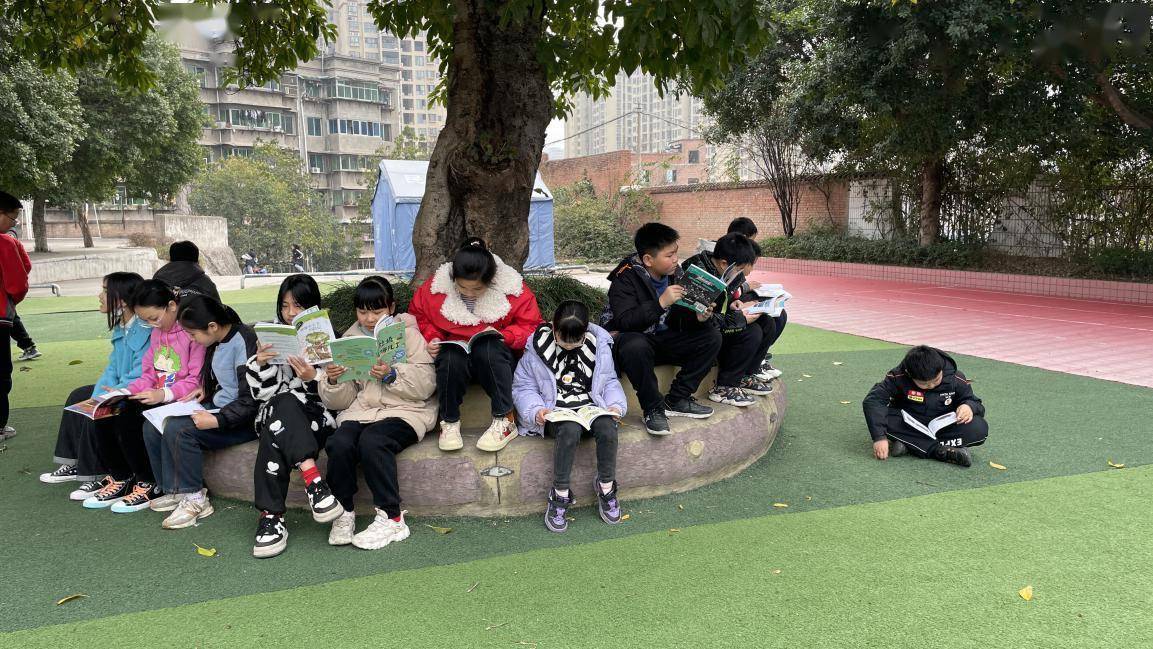 奉节:流动图书服务车进校园_读者_兴趣_全民