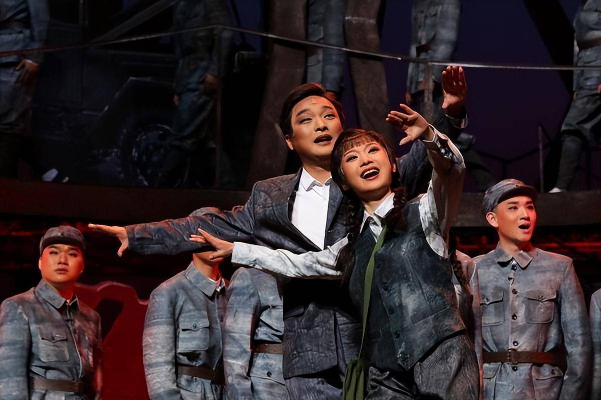 第三届"荆楚名团聚江城"系列演出闭幕,黄梅戏《铸魂天山》再现红色