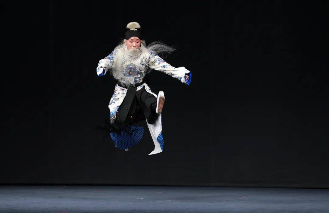 《伐东吴》:一出好戏为何不常演?_老生_演出_黄忠