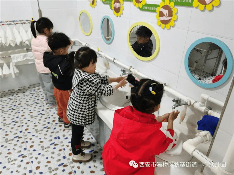 灞桥区狄寨街道中心幼儿园爱国卫生月活动