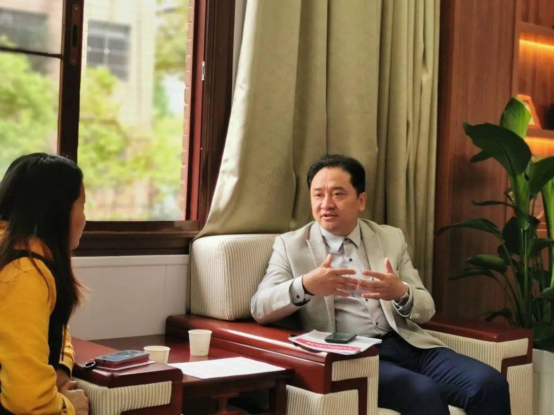 广州市七中校长何军:培弘毅雅士,育高科技人才_课程_发展_四叶草