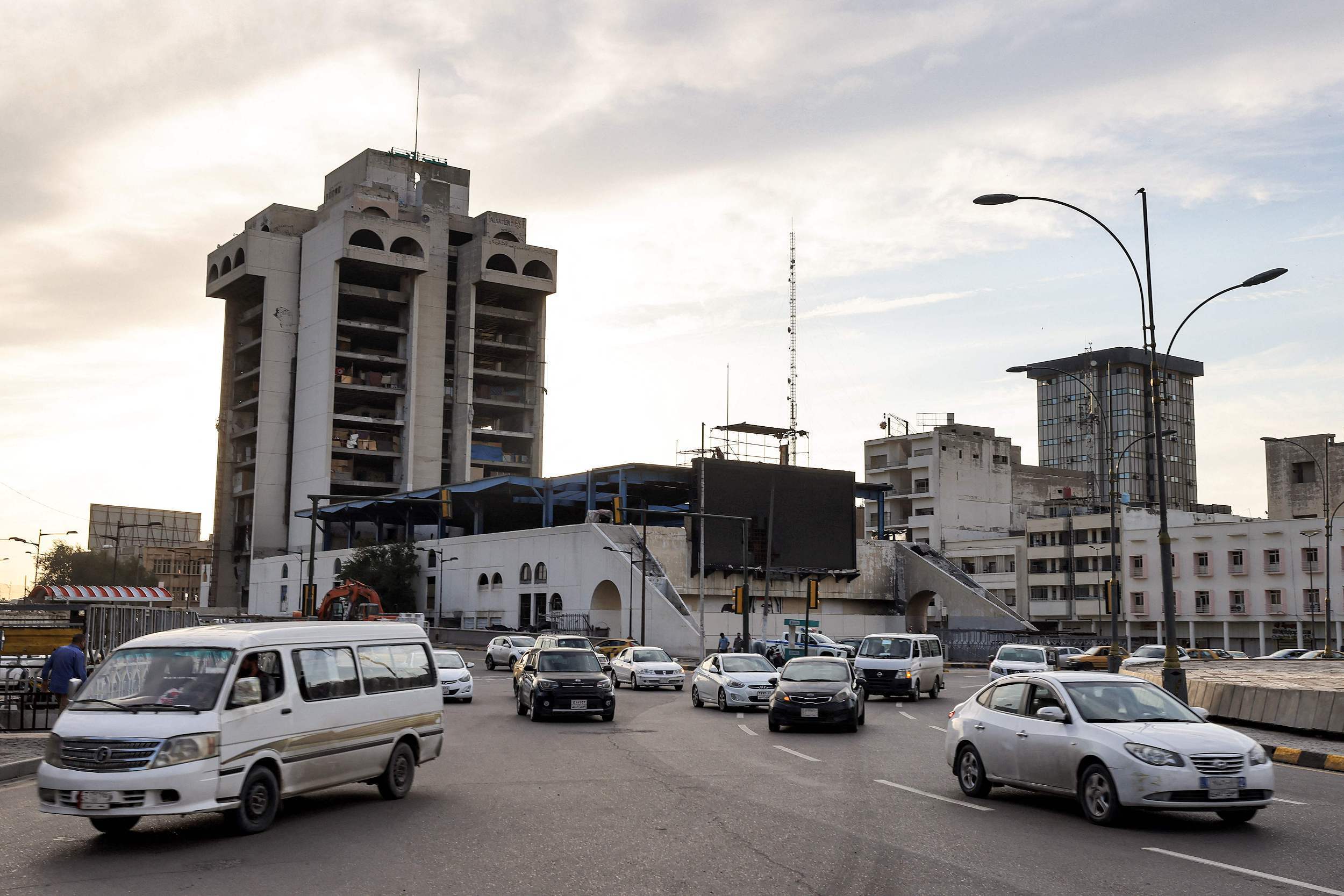 专访|向小布什扔鞋的伊拉克记者:伊拉克在世界面前被诽谤了_扎伊迪