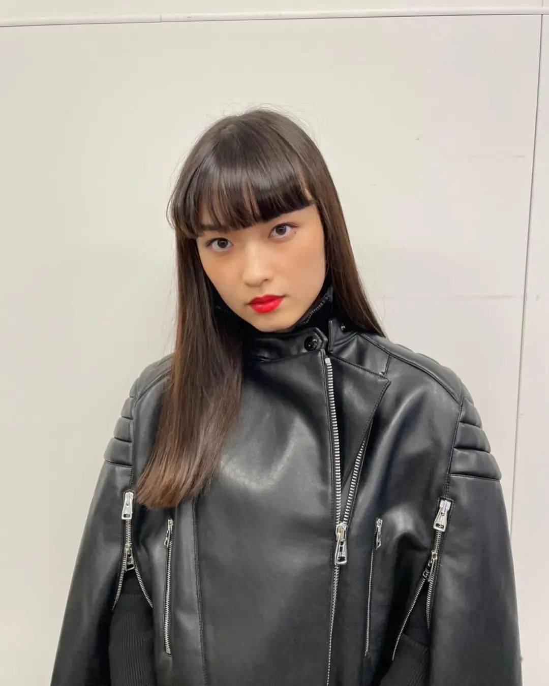 第十一代宝矿力女孩——茅岛水树_黑色_图片_日本