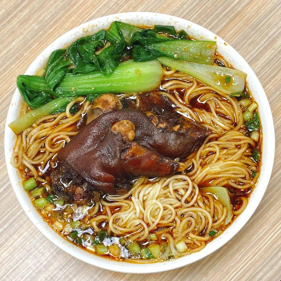 首体院的烟火气丨速来打卡《狂飙》同款猪脚面~_食堂_汤底_热气