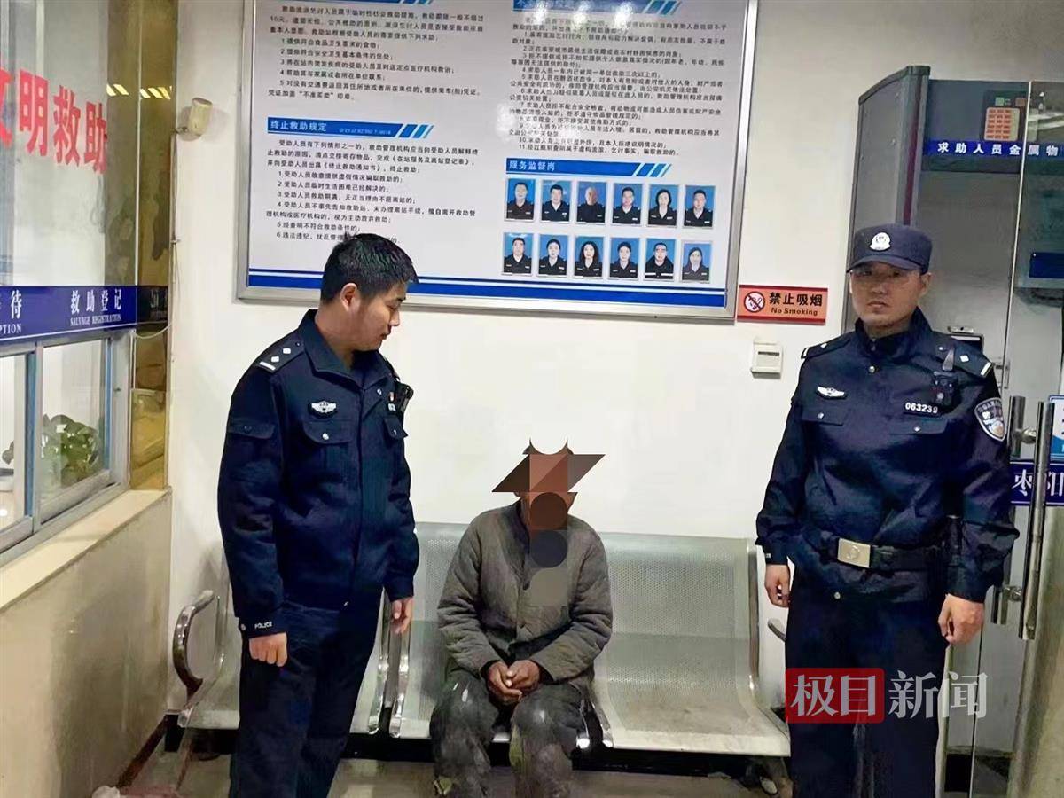 老人街头流浪，民警悉心照顾 身体 马路 人员