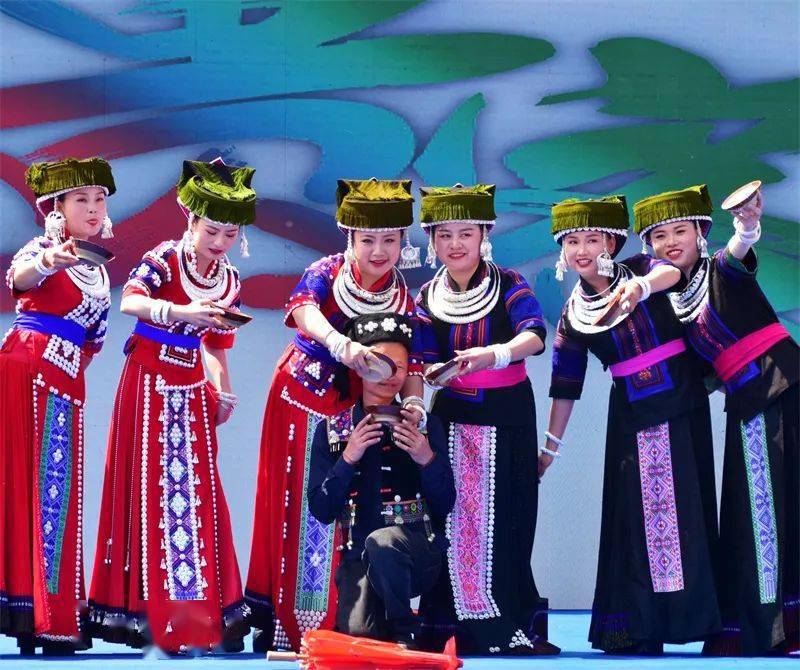 牵手走苗家·越走心越亲 | 万人共庆贞丰苗族"二月二"走亲节_贞丰县