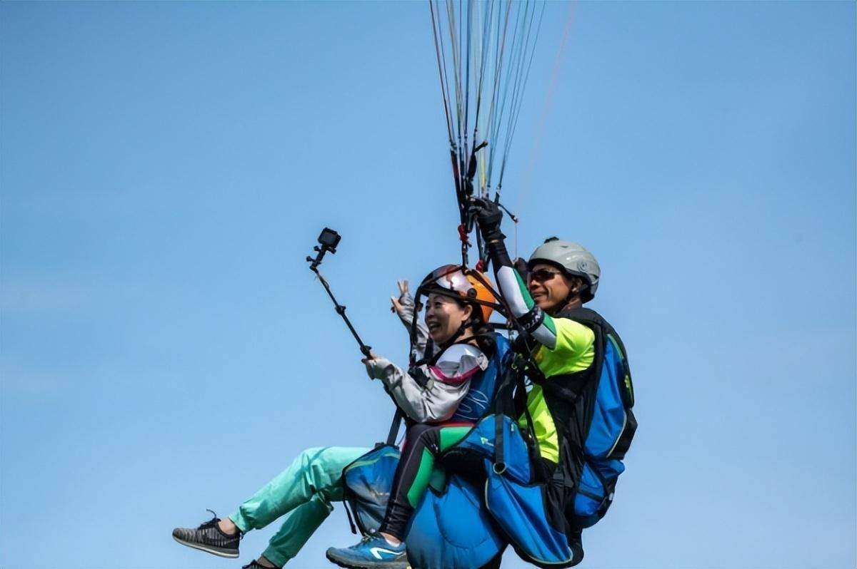 人文兴义】翱翔天际 尽享飞行的美妙与刺激_滑翔伞运动_教练_条件