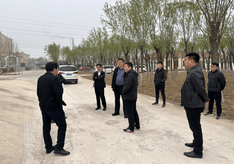 2月22日,单县综合行政执法局党组书记,局长谢孔才带队到公园,广场开展