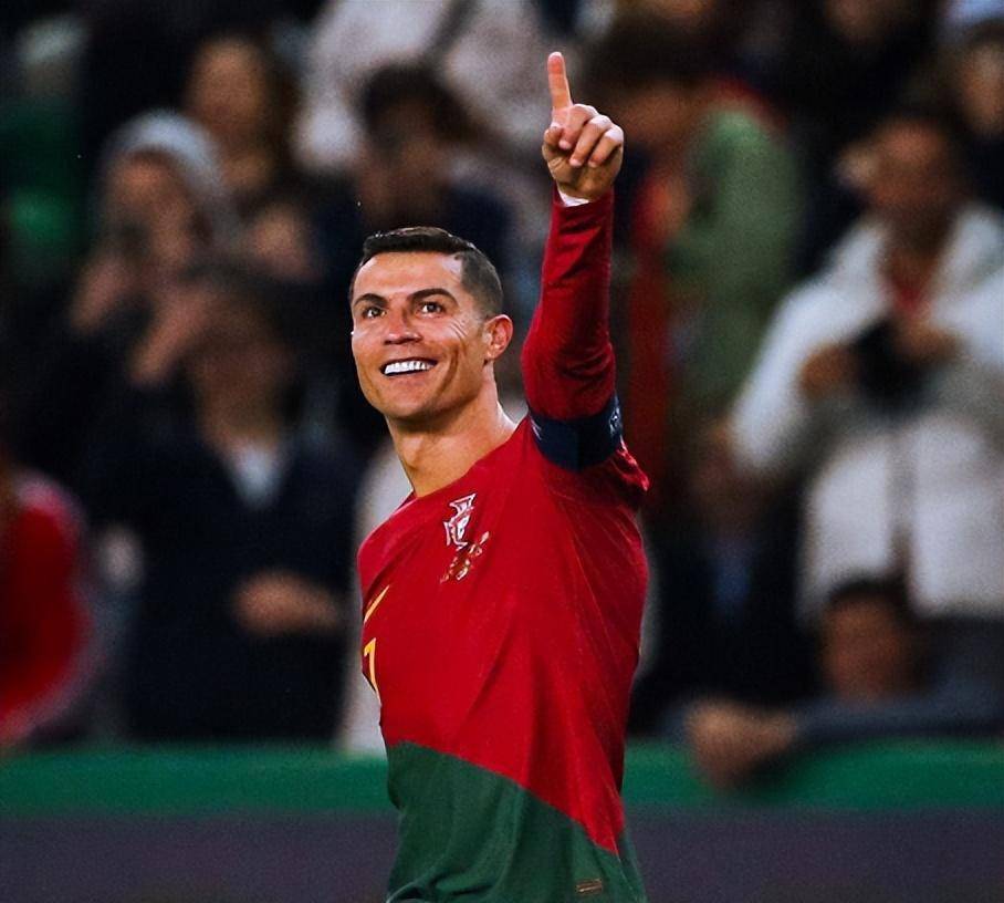 c罗的任意球太霸气,门将跪地无奈,逼近梅西纪录_比赛_葡萄牙_进球