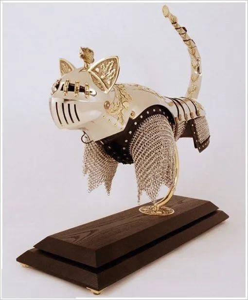 耗时400多个小时,为老鼠打造穿专属铠甲,零件多达500个!