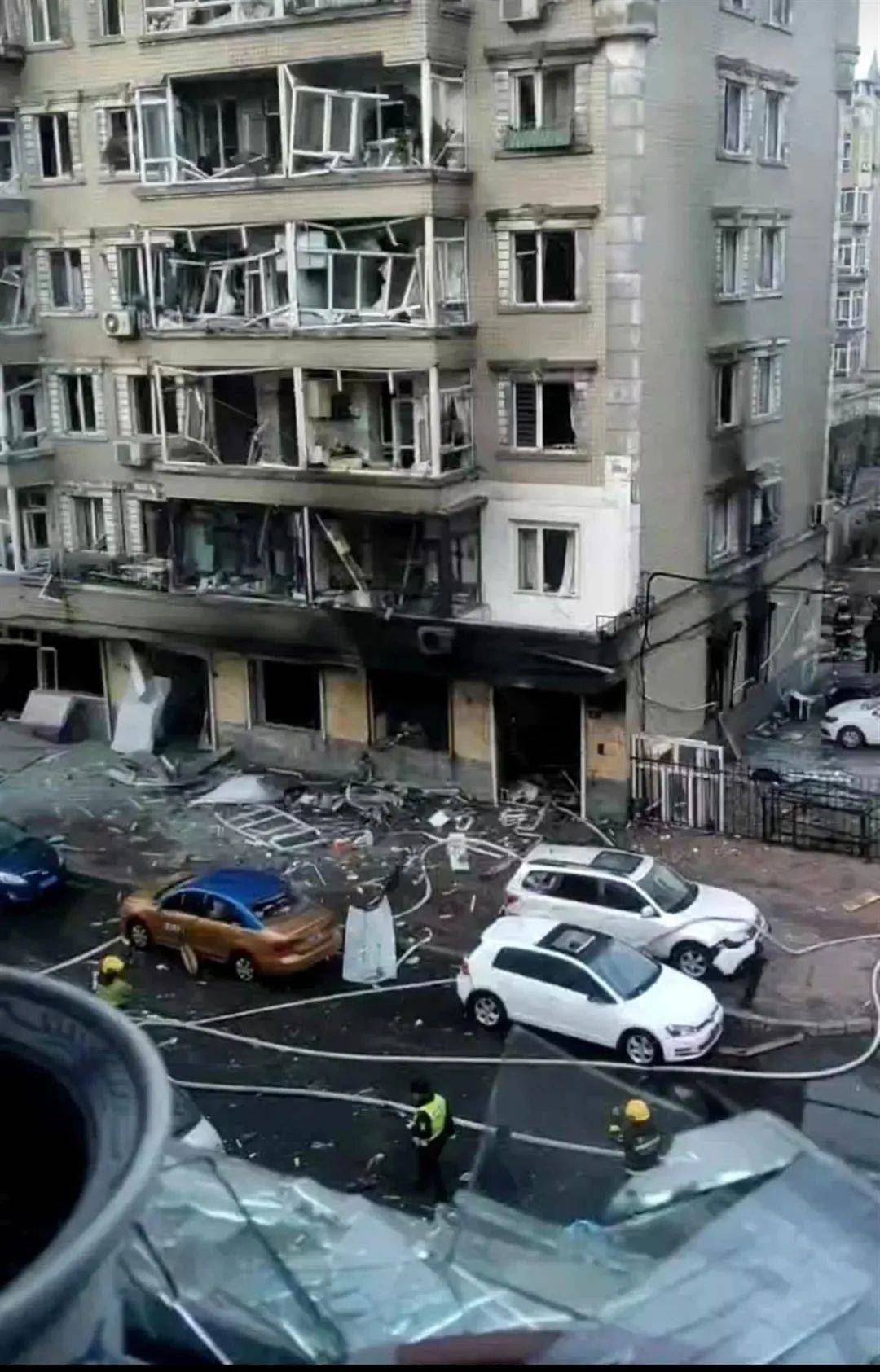 辽宁一居民楼住户天然气爆炸，一死四伤殃及多家