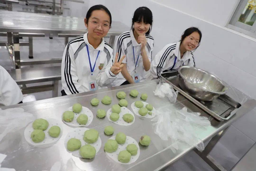 "艾"在春天 青团飘香 | 林百欣中学龙祥学校举行劳动教育实践活动