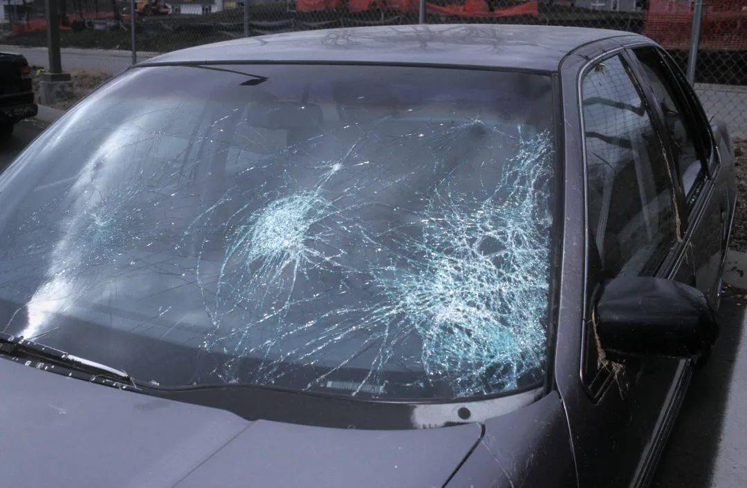 车被冰雹砸坏了,保险赔不赔?回应来了_车辆_玻璃_损失