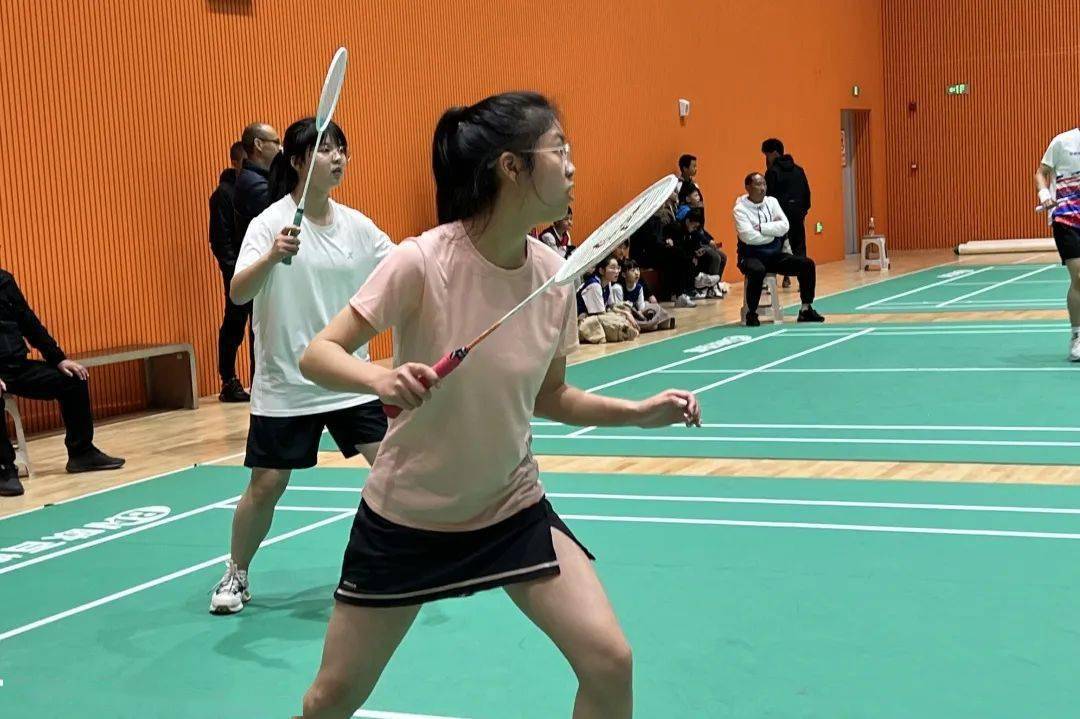 井研县举行"我运动·我健康"2023年中小学生羽毛球比赛_服务_体育