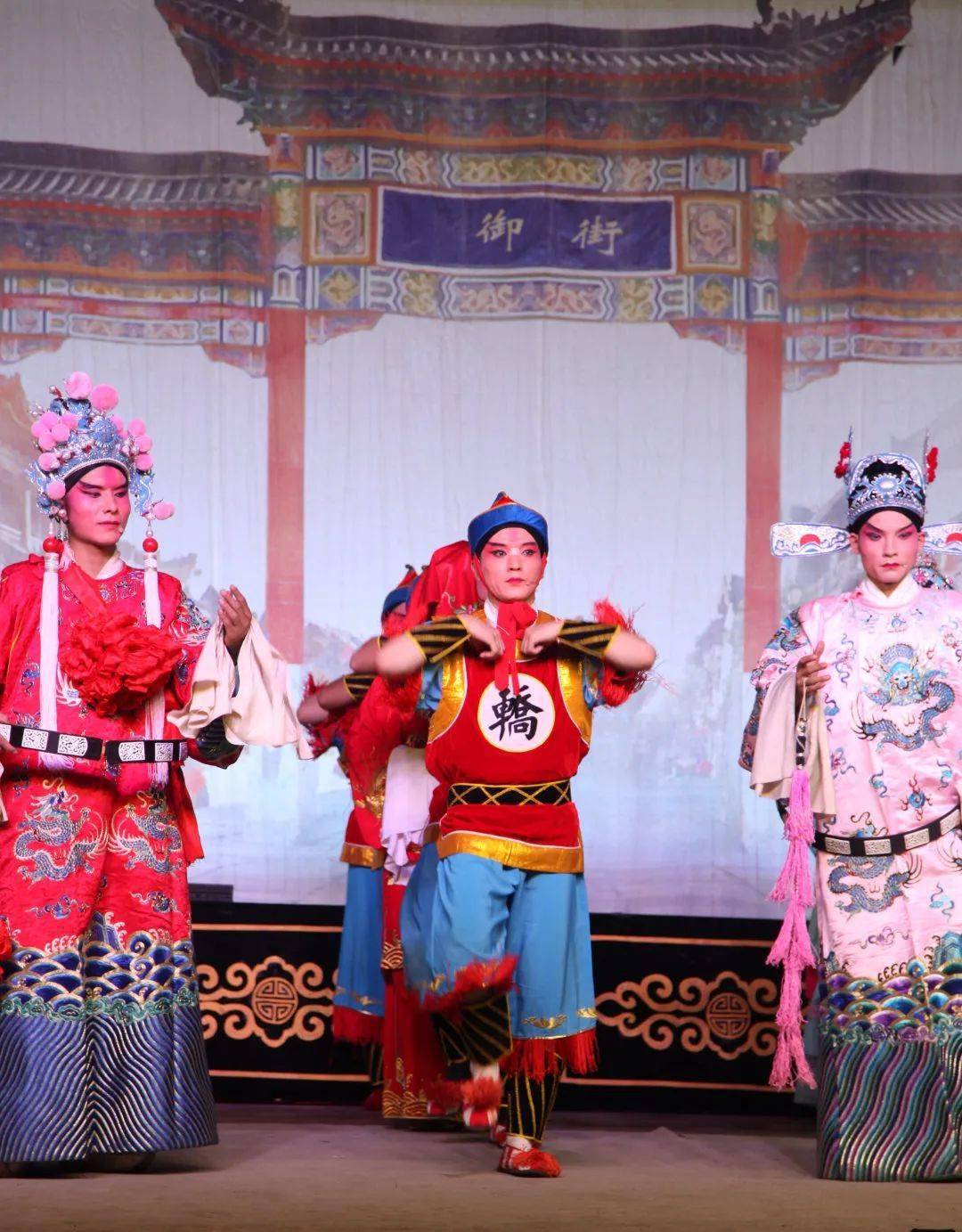 戏讯|河南明星擂主大爱剧团携经典豫剧《抬花轿》4月热闹开演_演出