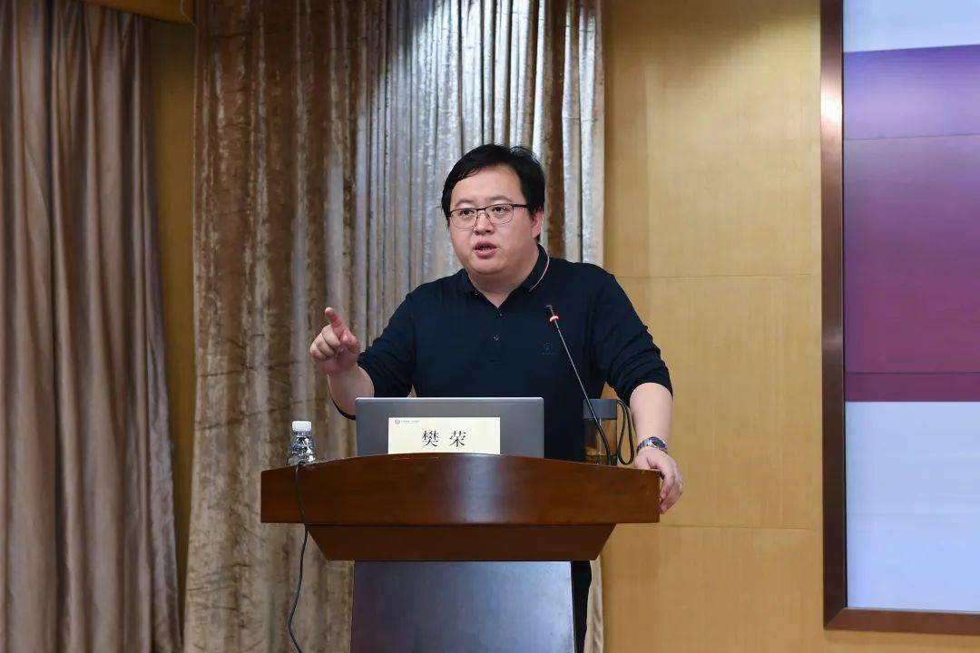 北京清华长庚医院医患关系协调办公室樊荣主任用生动幽默的事例,对