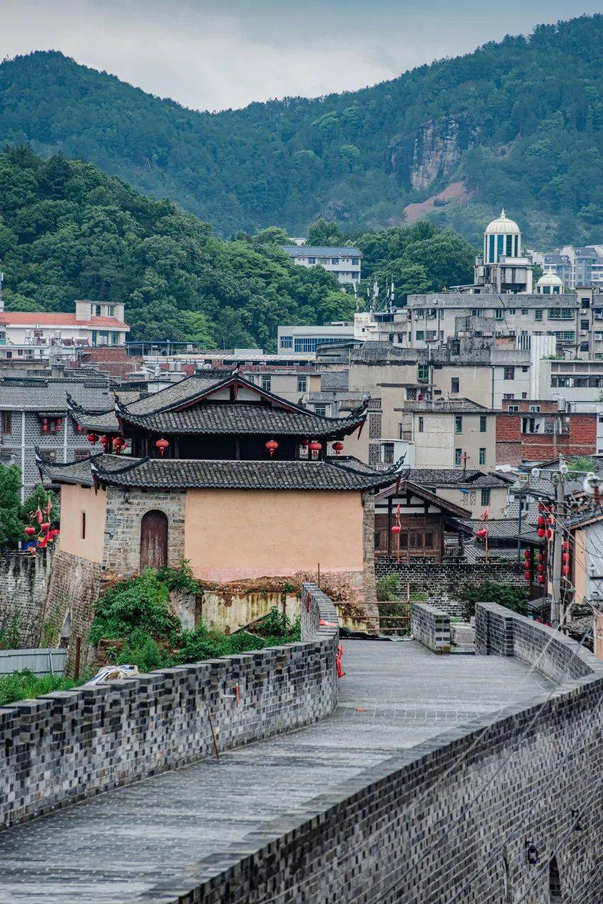 福建龙岩,小城不大,诗意如画_汀江_山环水_古城