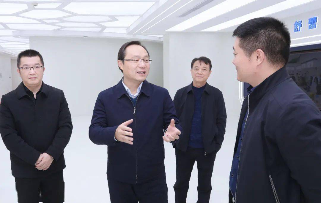 王亚联深入中医药科创城调研_企业_生产_书屋