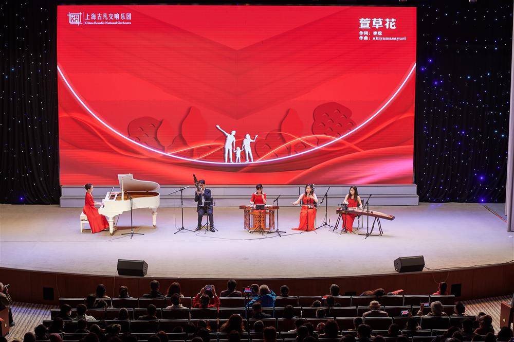 上海古凡交响乐团走进浦东图书馆,用音乐传递精神力量_观众_丰碑_钱立