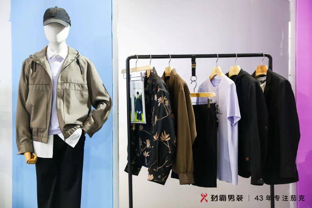 品牌勁霸男裝,以高山流水共風華為主題,於上海中國國際服裝服飾博覽會