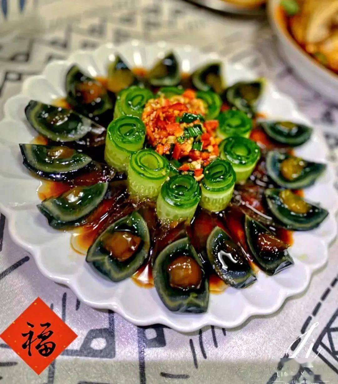 高颜值凉拌黄瓜皮蛋,爽口,解腻就靠它!_同事_凉拌皮蛋_红椒