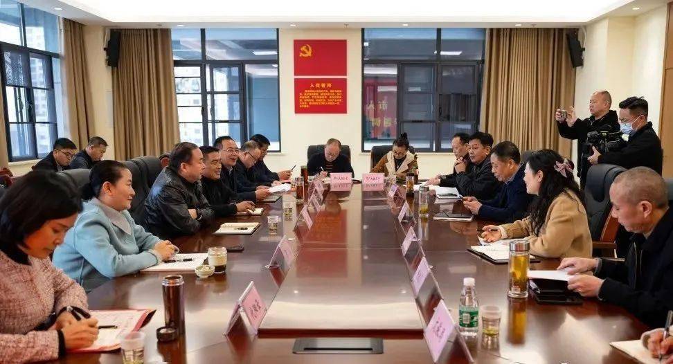 市人大常委会赴老年大学专题调研