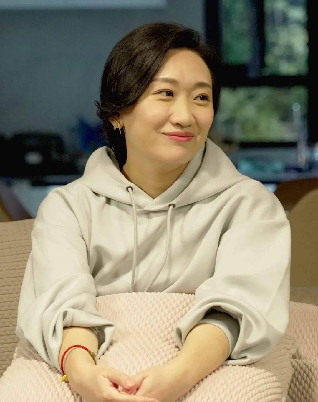 胡畔饰)有在这三个女人之间艰难生存的儿子(小强饰)还有对云姨暗生