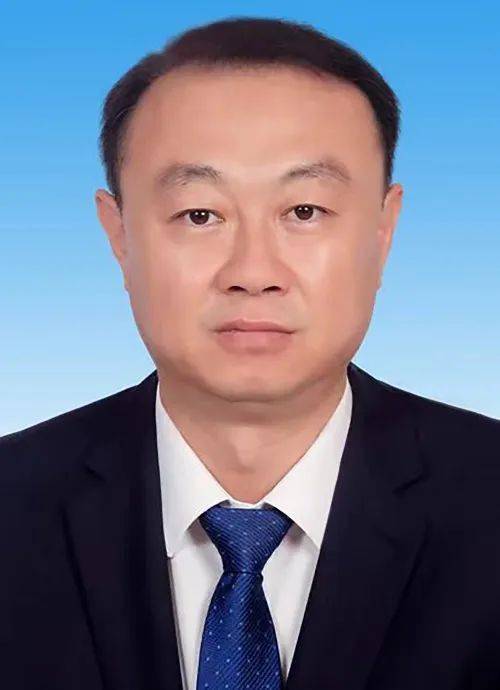 武邑县人,研究生学历,现任武强县委常委,县政府党组副书记,常务副县长