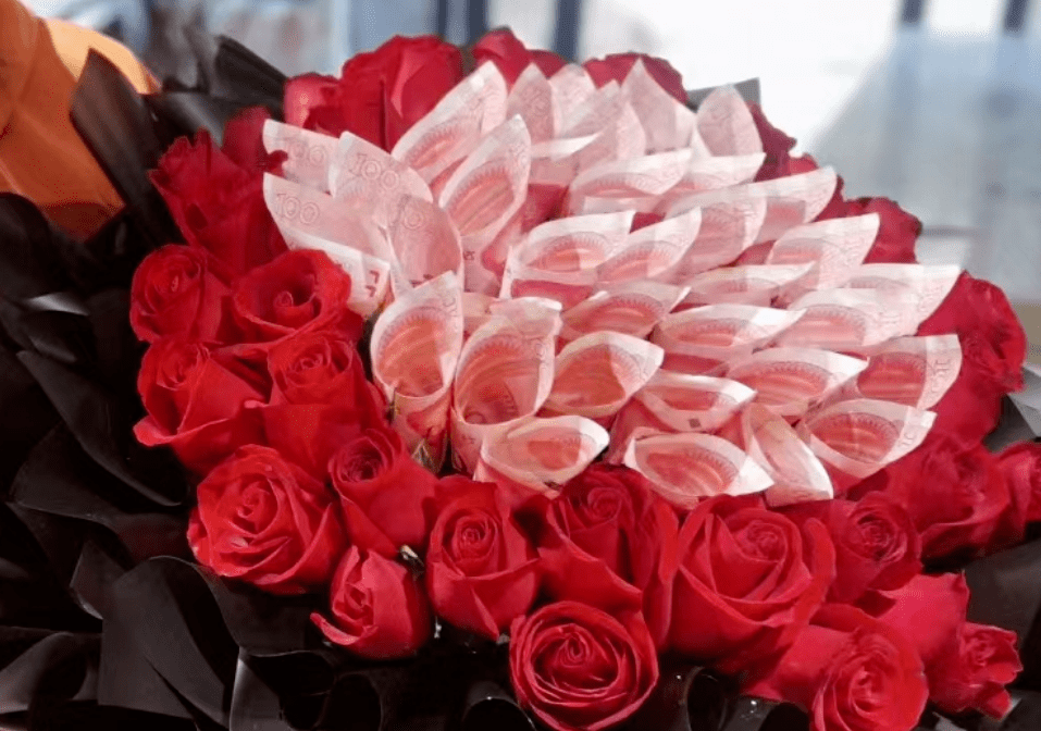 人民币礼盒"比如这样的:还要求放入其他"礼物"礼盒中除了鲜花以外称要