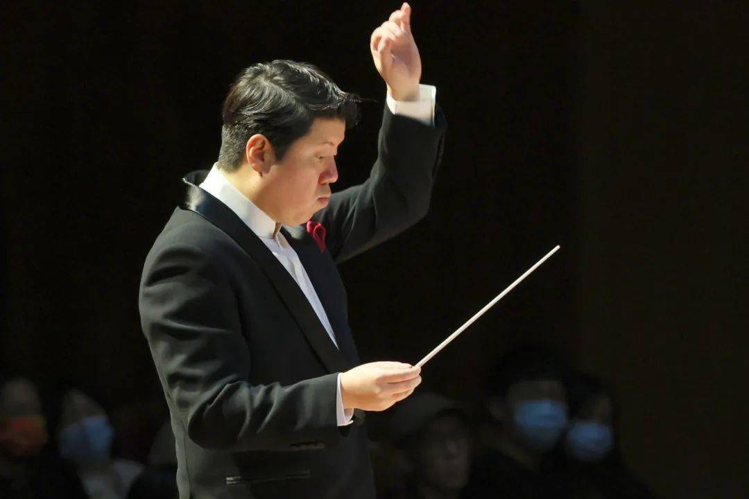 聆听过由黄屹指挥的广交与萨瓦拉斯诠释的古尔达作品,你会感觉到这是