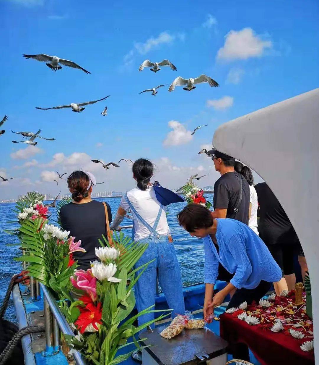 我在海上,见证了一年七千次的最后告别_海葬_家属_陈琦