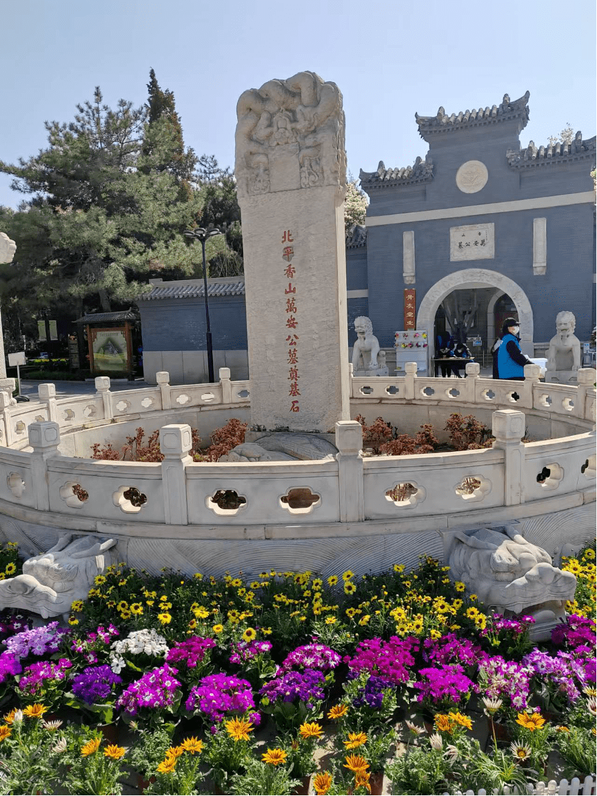 朱自清(1898—1948)69土区"宇字组"由南数第二排东6,碑是(上世纪)90