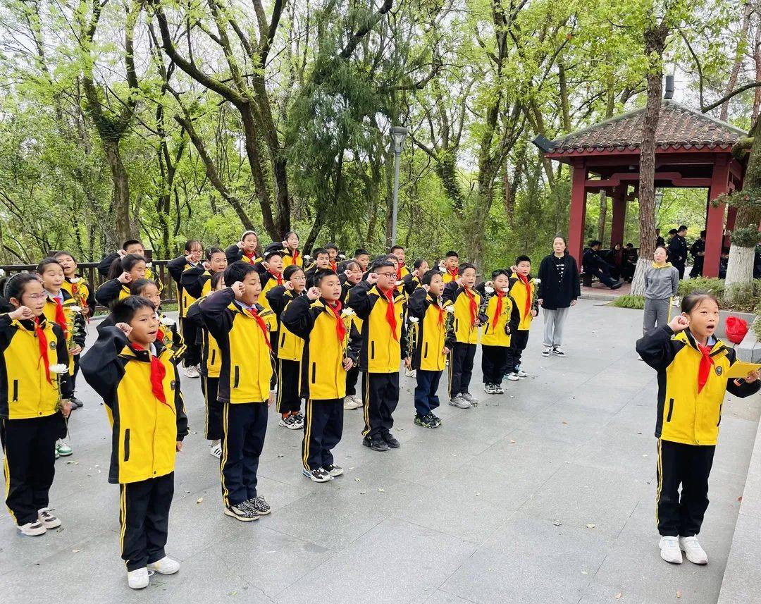 丽水南明旅游学校校服图片