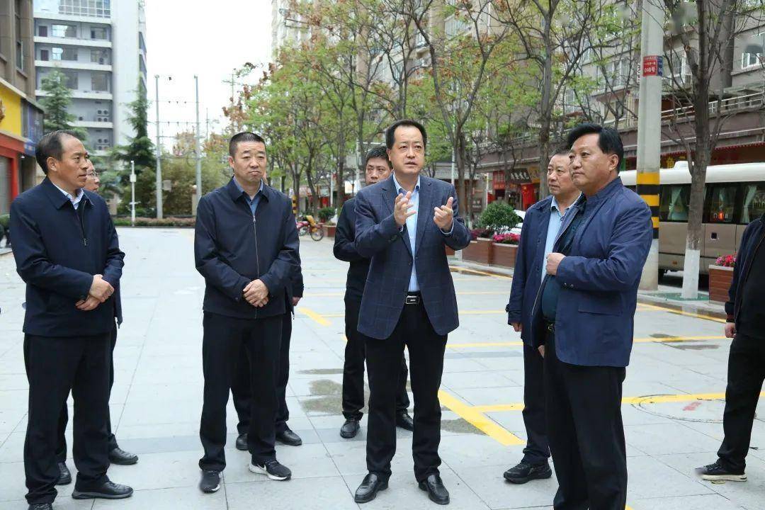 4 月 5 日, 区委副书记,政府区长张立平在城区调研城市精细化管理和