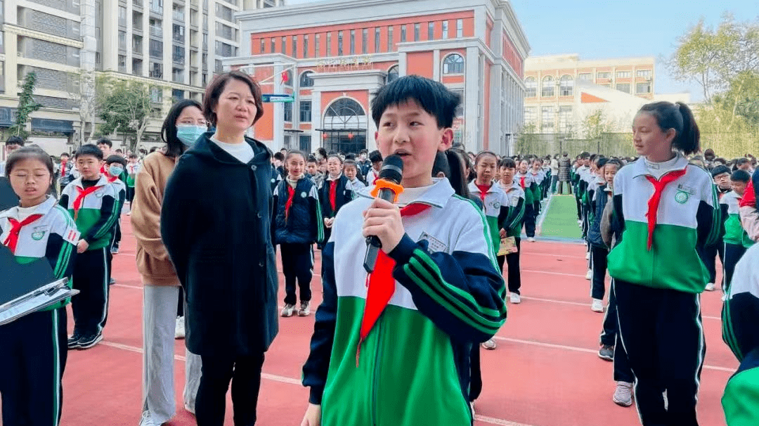 中和中心小学举行"共读三国 同沐书香 "第十四届校园读书节启动仪式