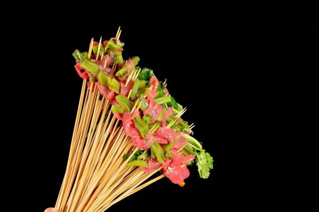 贡菜牛肉贡菜脆爽的口感与牛肉的嚼劲相得益彰贡菜让入口时多了一份