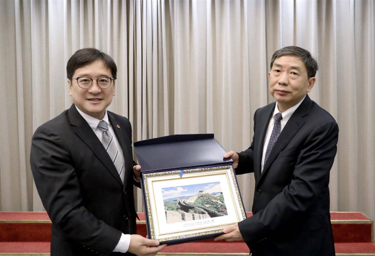 59岁司法部副部长熊选国履新全国总工会,41岁就是最高法最年轻副院长