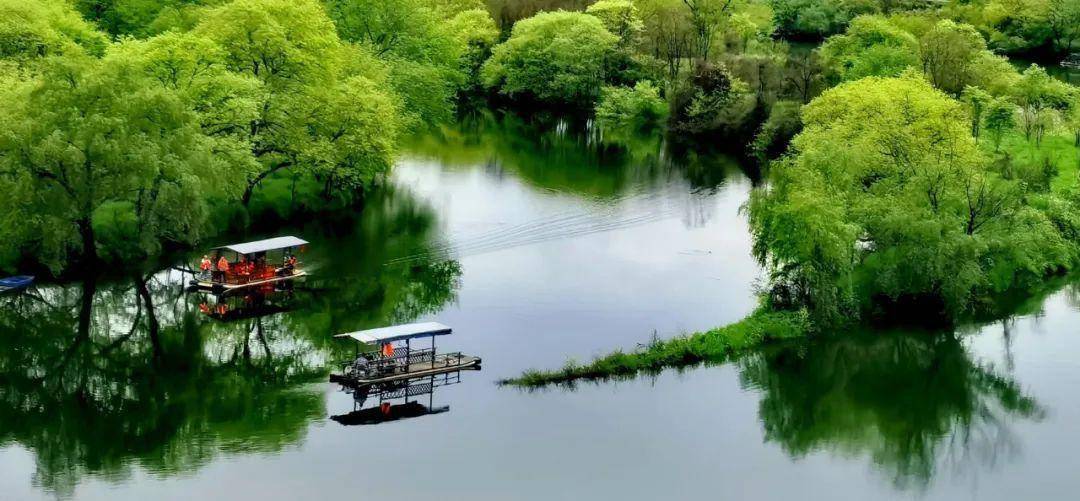 青山_诗意_竹筏