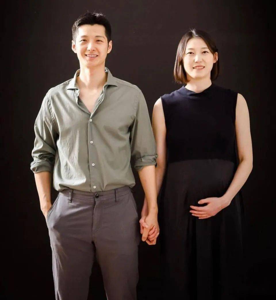 羽毛球世界冠军女神晒孕肚照,发福仍美得动人心魄_金荷娜_宝宝_搭档