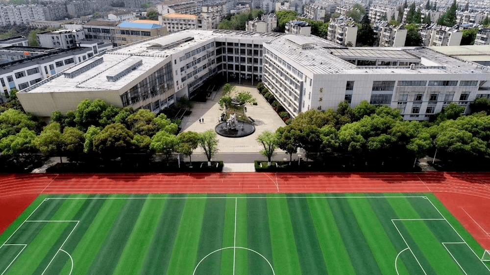 学,管提质增效,早已建成市级"平安校园","园林式学校","绿色学校"和"