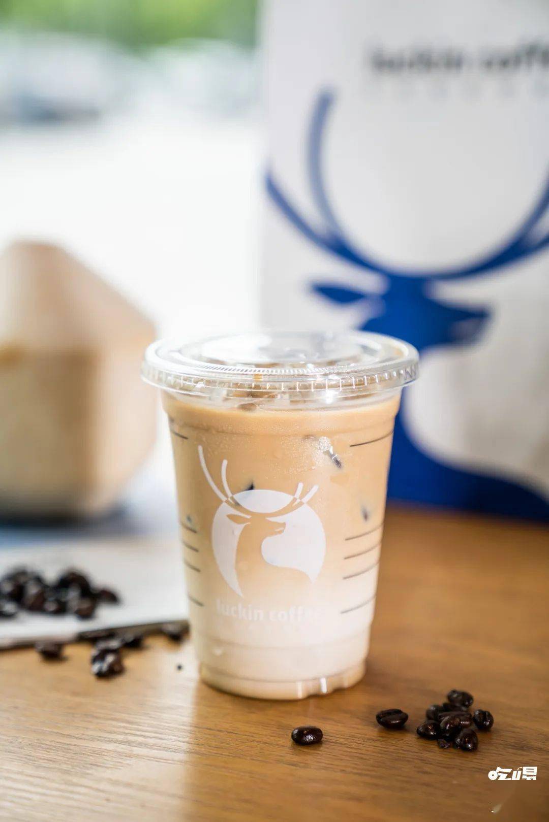 瑞幸「冰吸生椰拿铁」,给嗓子里装空调?